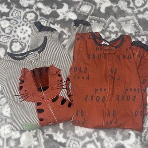 6-9months. (2) long sleeve onesies